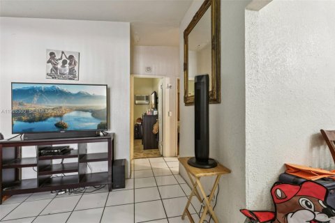 Villa ou maison à vendre à Miami Gardens, Floride: 2 chambres, 100.71 m2 № 1986087 - photo 5