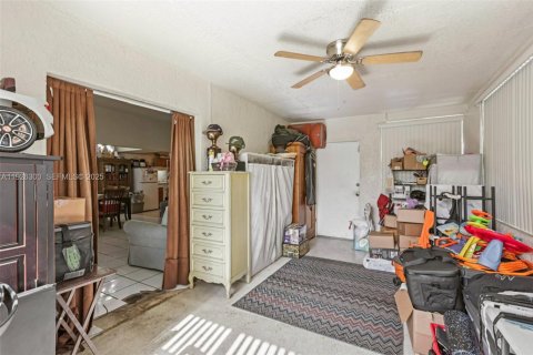 Villa ou maison à vendre à Miami Gardens, Floride: 2 chambres, 100.71 m2 № 1986087 - photo 2