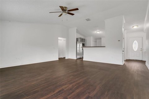 House in Apopka, Florida 3 bedrooms, 158.21 sq.m. № 1805182 - photo 2