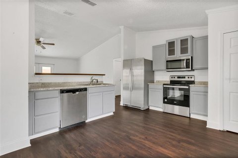 House in Apopka, Florida 3 bedrooms, 158.21 sq.m. № 1805182 - photo 10