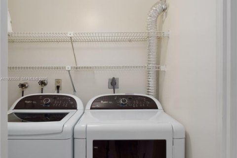 Снять в аренду кондоминиум в Майами, Флорида 2 спальни, 174.84м2, № 2034812 - фото 9