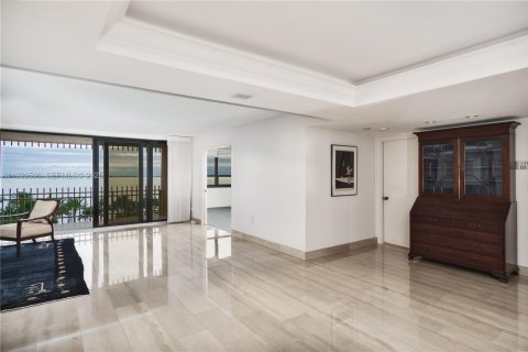 Снять в аренду кондоминиум в Майами, Флорида 2 спальни, 174.84м2, № 2034812 - фото 2