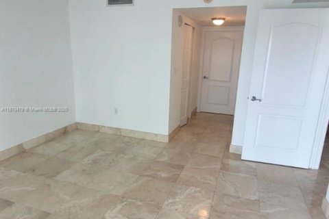 Condo in Miami, Florida, 1 bedroom  № 1979602 - photo 7