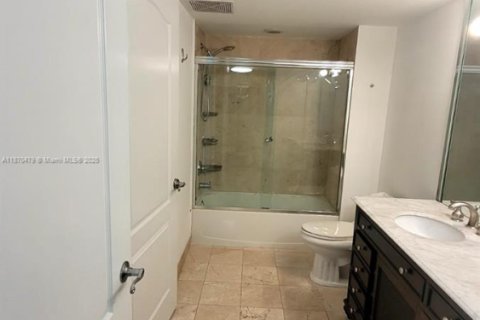 Condo in Miami, Florida, 1 bedroom  № 1979602 - photo 3