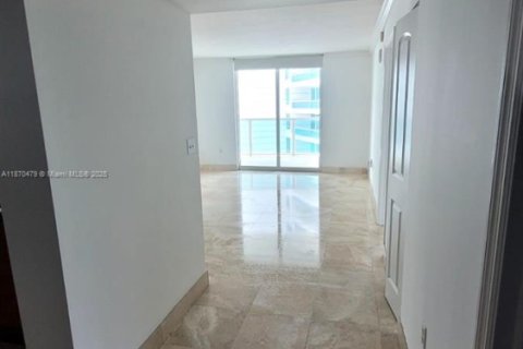 Condo in Miami, Florida, 1 bedroom  № 1979602 - photo 4