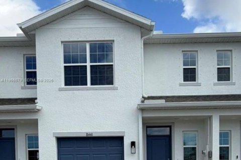 Снять в аренду таунхаус в Лихай-Эйкерс, Флорида 3 спальни, 136.01м2, № 2029100 - фото 3