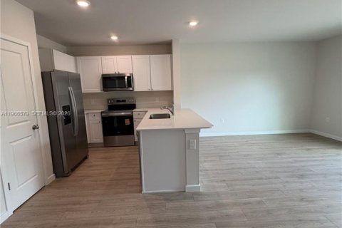 Снять в аренду таунхаус в Лихай-Эйкерс, Флорида 3 спальни, 136.01м2, № 2029100 - фото 8