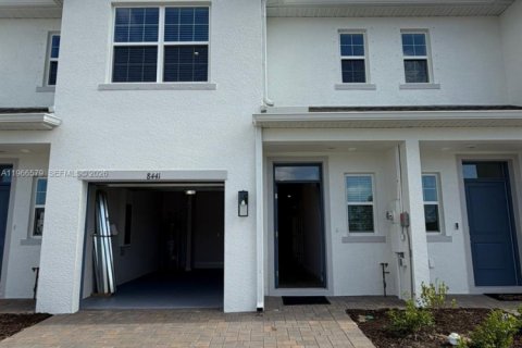 Снять в аренду таунхаус в Лихай-Эйкерс, Флорида 3 спальни, 136.01м2, № 2029100 - фото 18