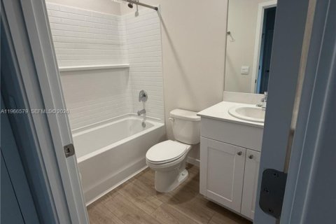 Снять в аренду таунхаус в Лихай-Эйкерс, Флорида 3 спальни, 136.01м2, № 2029100 - фото 11