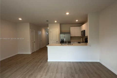 Снять в аренду таунхаус в Лихай-Эйкерс, Флорида 3 спальни, 136.01м2, № 2029100 - фото 9