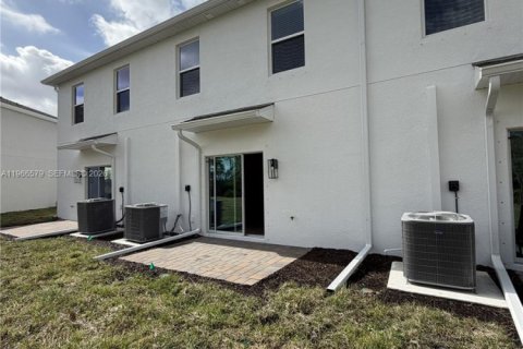 Снять в аренду таунхаус в Лихай-Эйкерс, Флорида 3 спальни, 136.01м2, № 2029100 - фото 16