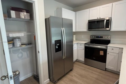 Снять в аренду таунхаус в Лихай-Эйкерс, Флорида 3 спальни, 136.01м2, № 2029100 - фото 5