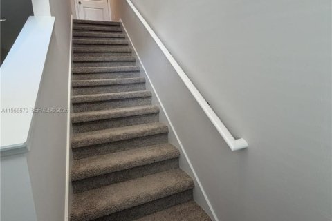 Снять в аренду таунхаус в Лихай-Эйкерс, Флорида 3 спальни, 136.01м2, № 2029100 - фото 13