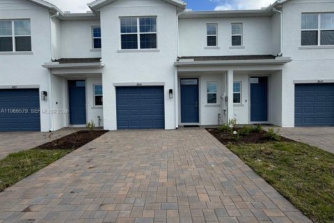 Таунхаус в Лихай-Эйкерс, Флорида 3 спальни, 136.01м2 № 2029100