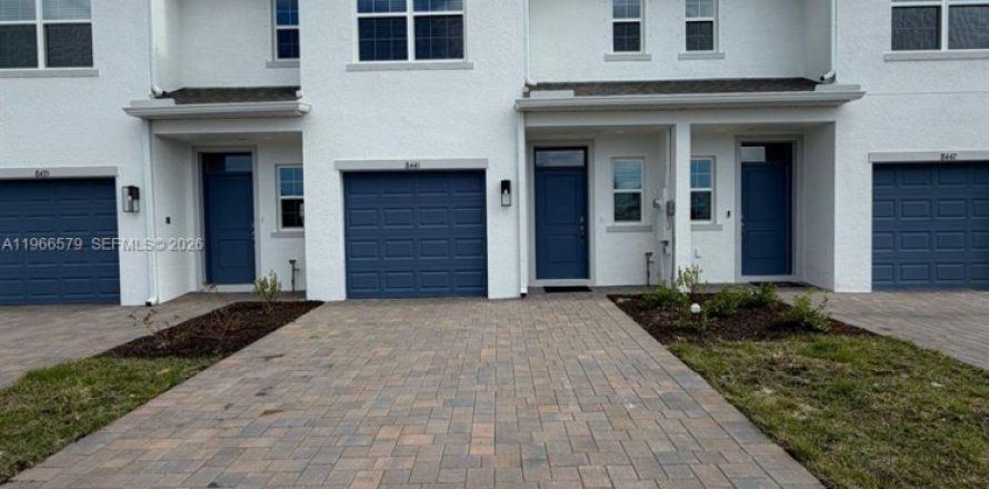 Таунхаус в Лихай-Эйкерс, Флорида 3 спальни, 136.01м2 № 2029100