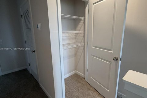 Снять в аренду таунхаус в Лихай-Эйкерс, Флорида 3 спальни, 136.01м2, № 2029100 - фото 12