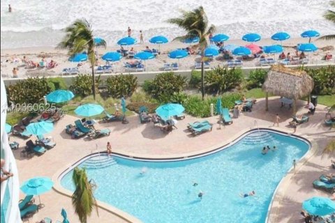 Condo in Hollywood, Florida, 1 bedroom  № 2059752 - photo 22