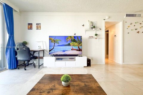 Condo in Hollywood, Florida, 1 bedroom  № 2059752 - photo 5