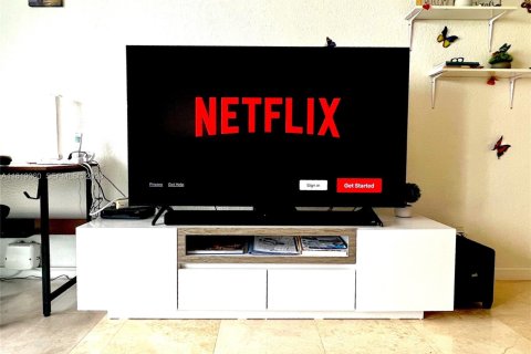 Condo in Hollywood, Florida, 1 bedroom  № 2059752 - photo 13