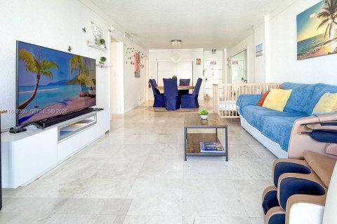 Condo in Hollywood, Florida, 1 bedroom  № 2059752 - photo 11