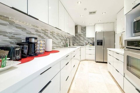 Condo in Hollywood, Florida, 1 bedroom  № 2059752 - photo 8