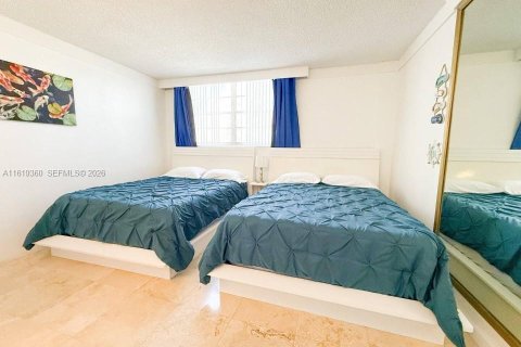 Condo in Hollywood, Florida, 1 bedroom  № 2059752 - photo 14