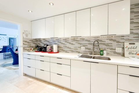 Condo in Hollywood, Florida, 1 bedroom  № 2059752 - photo 4