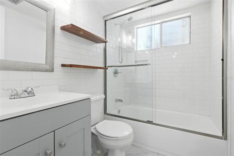 Copropriété à vendre à Bradenton, Floride: 2 chambres, 84.45 m2 № 1806920 - photo 12
