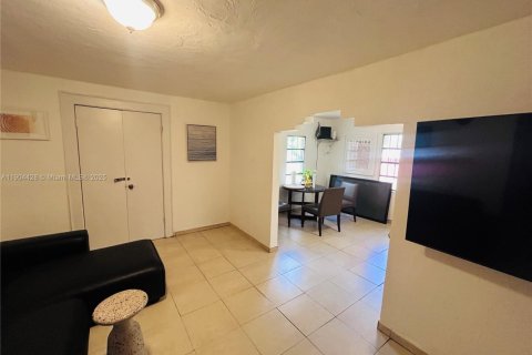 Casa en venta en Miami, Florida, 3 dormitorios, 91.32 m2 № 1955434 - foto 6