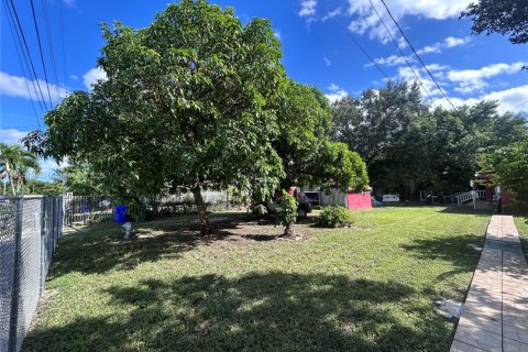 Casa en venta en Miami, Florida, 3 dormitorios, 91.32 m2 № 1955434 - foto 2