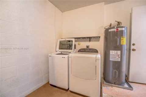 Casa en venta en Deerfield Beach, Florida, 3 dormitorios, 131.74 m2 № 1999063 - foto 24