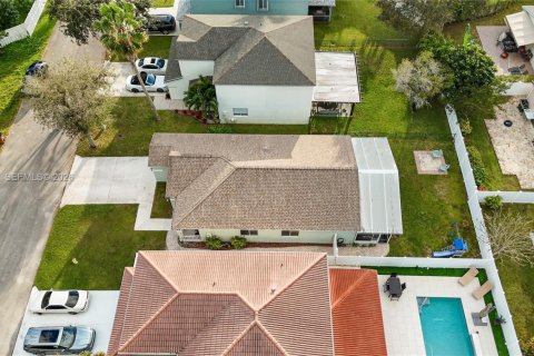 Casa en venta en Deerfield Beach, Florida, 3 dormitorios, 131.74 m2 № 1999063 - foto 3