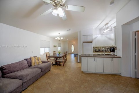 Casa en venta en Deerfield Beach, Florida, 3 dormitorios, 131.74 m2 № 1999063 - foto 13