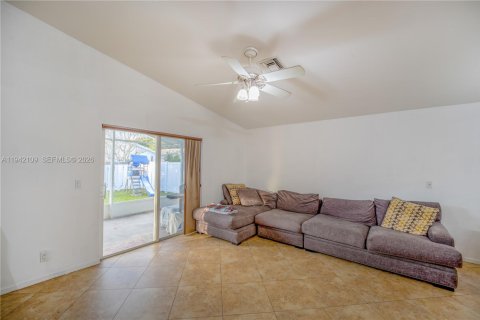 Casa en venta en Deerfield Beach, Florida, 3 dormitorios, 131.74 m2 № 1999063 - foto 14