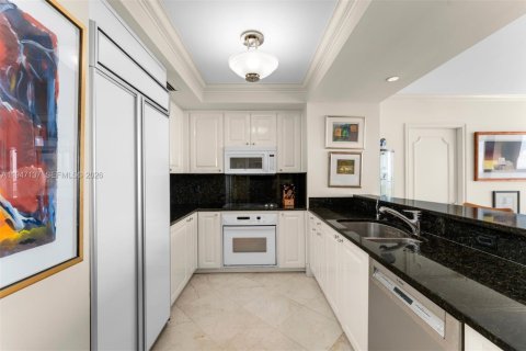 Condo in Miami, Florida, 2 bedrooms  № 2004609 - photo 4