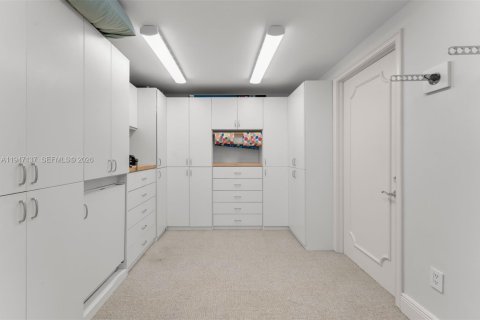 Condo in Miami, Florida, 2 bedrooms  № 2004609 - photo 8