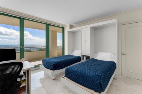 Condo in Miami, Florida, 2 bedrooms  № 2004609 - photo 10