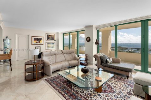 Condo in Miami, Florida, 2 bedrooms  № 2004609 - photo 5