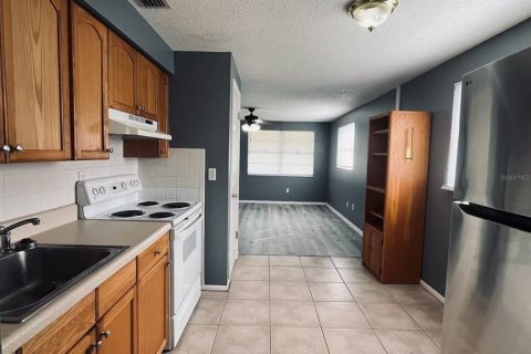 Appartement à louer à Zephyrhills, Floride: 2 chambres, 65.22 m2 № 2416622 - photo 10