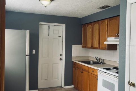 Appartement à louer à Zephyrhills, Floride: 2 chambres, 65.22 m2 № 2416622 - photo 6