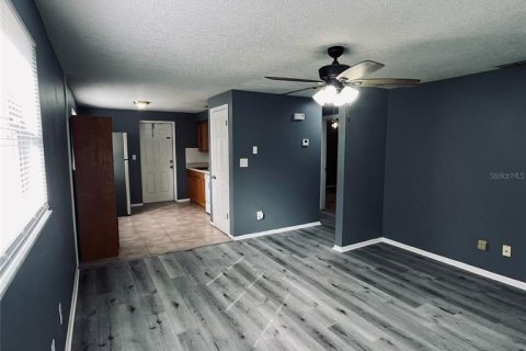Appartement à louer à Zephyrhills, Floride: 2 chambres, 65.22 m2 № 2416622 - photo 15