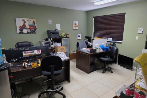 Propiedad comercial en venta en Miami, Florida № 1874610 - foto 5