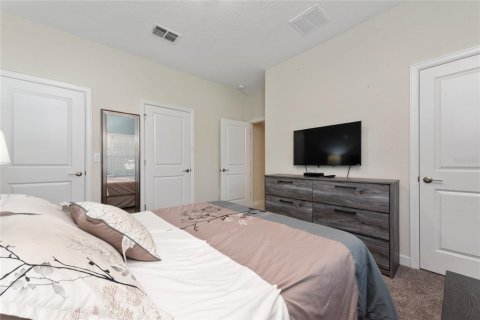 Townhouse in Davenport, Florida 4 bedrooms, 176.7 sq.m. № 1424718 - photo 13