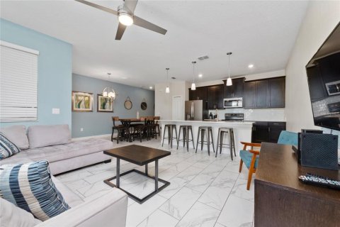 Townhouse in Davenport, Florida 4 bedrooms, 176.7 sq.m. № 1424718 - photo 8