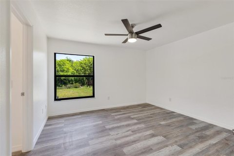 House in Port Charlotte, Florida 3 bedrooms, 121.98 sq.m. № 1771613 - photo 13