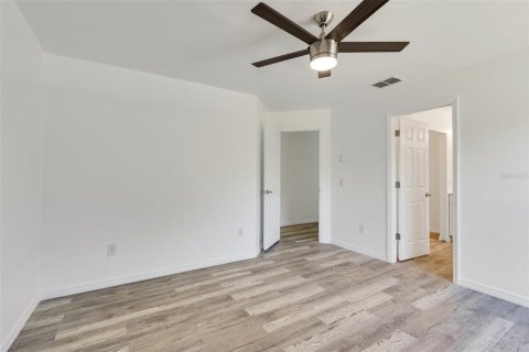 House in Port Charlotte, Florida 3 bedrooms, 121.98 sq.m. № 1771613 - photo 14