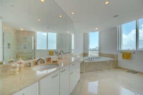 Снять в аренду кондоминиум в Авентура, Флорида 4 спальни, 477.61м2, № 2018721 - фото 28