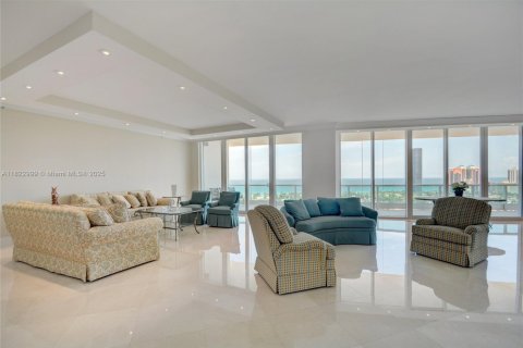 Снять в аренду кондоминиум в Авентура, Флорида 4 спальни, 477.61м2, № 2018721 - фото 2