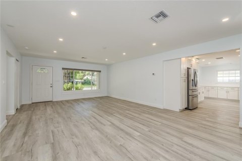 House in Dunedin, Florida 4 bedrooms, 171.78 sq.m. № 1673629 - photo 6