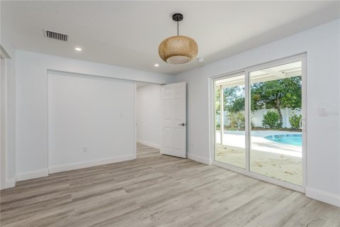 House in Dunedin, Florida 4 bedrooms, 171.78 sq.m. № 1673629 - photo 13